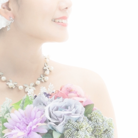 夫婦で食事している写真